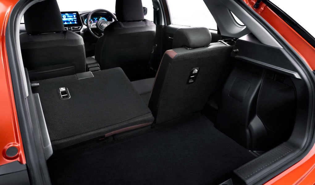 60:40 SPLIT REAR SEAT