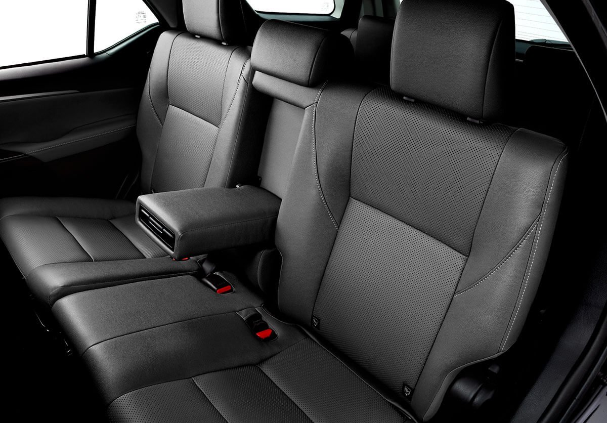 fortuner-interior-feature06