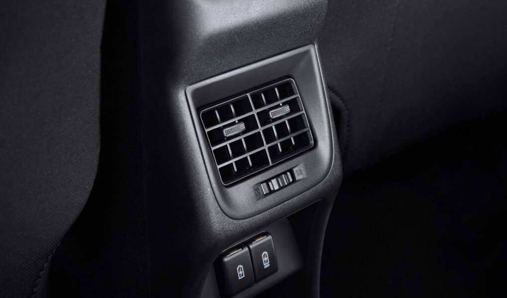 COOL REAR AC WITH USB